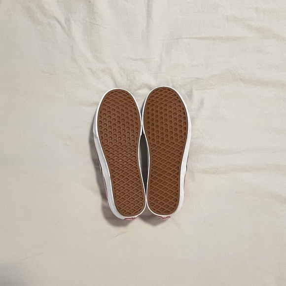 Brand new Vans Classic Slip-On Shoes ORCHID/TRUE WHITE (M 7.5 W 9.0) - Picture 2 of 3